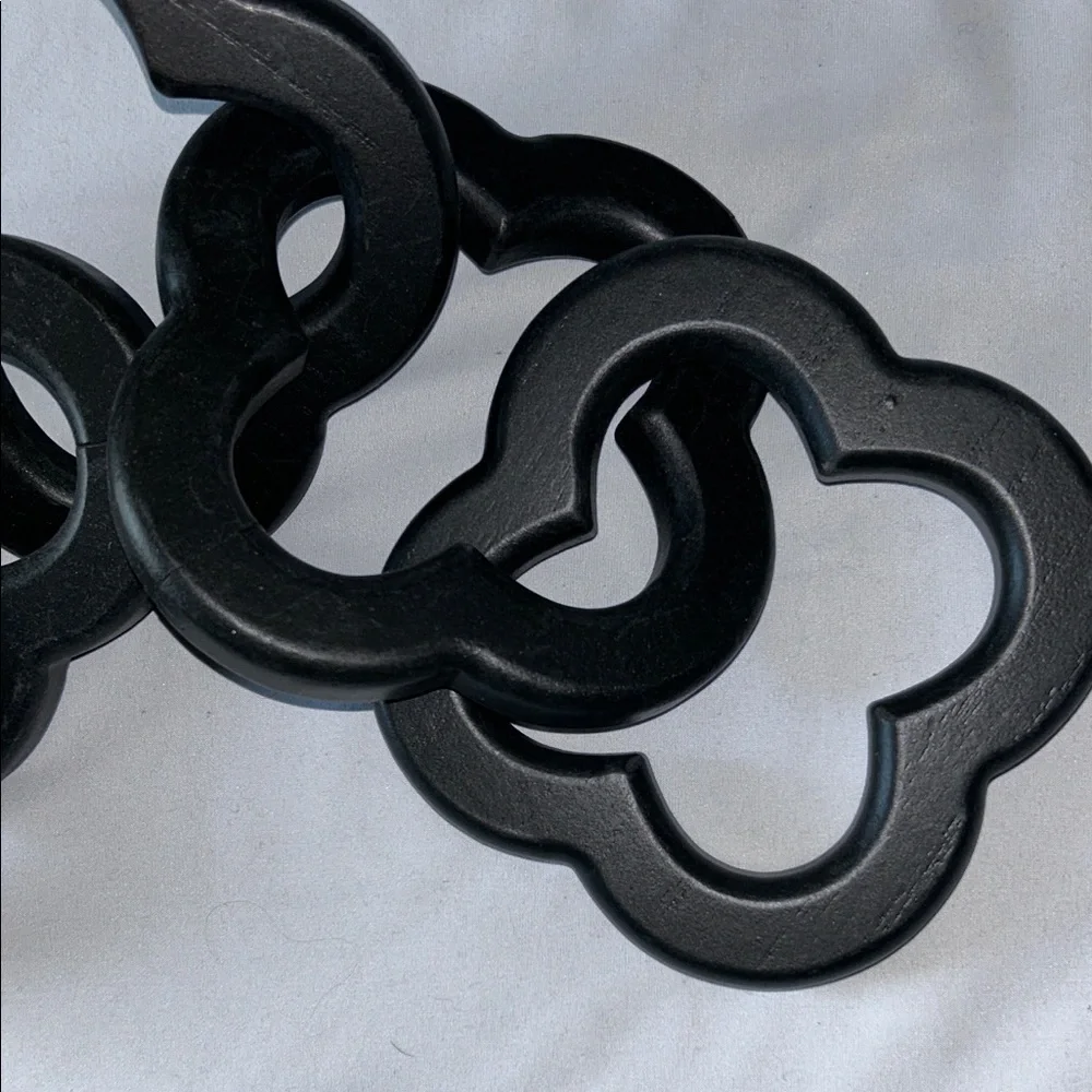 Pier 1 Matte Black Wood Rustic Clover Interlocking Chain Decor